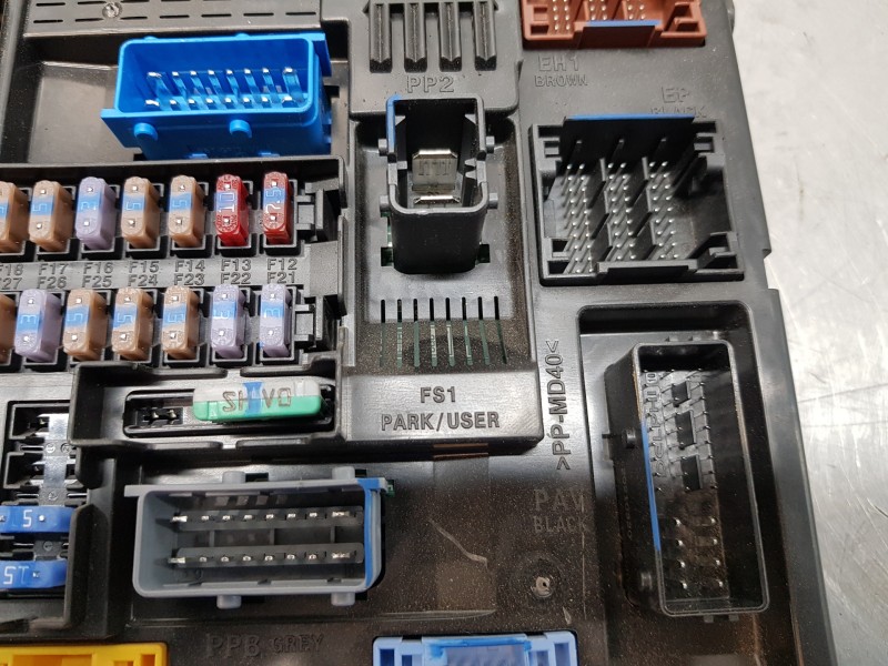 Recambio de caja reles / fusibles para citroen c4 grand picasso spacetourer referencia OEM IAM 9846483280 BSIEL4 28756112