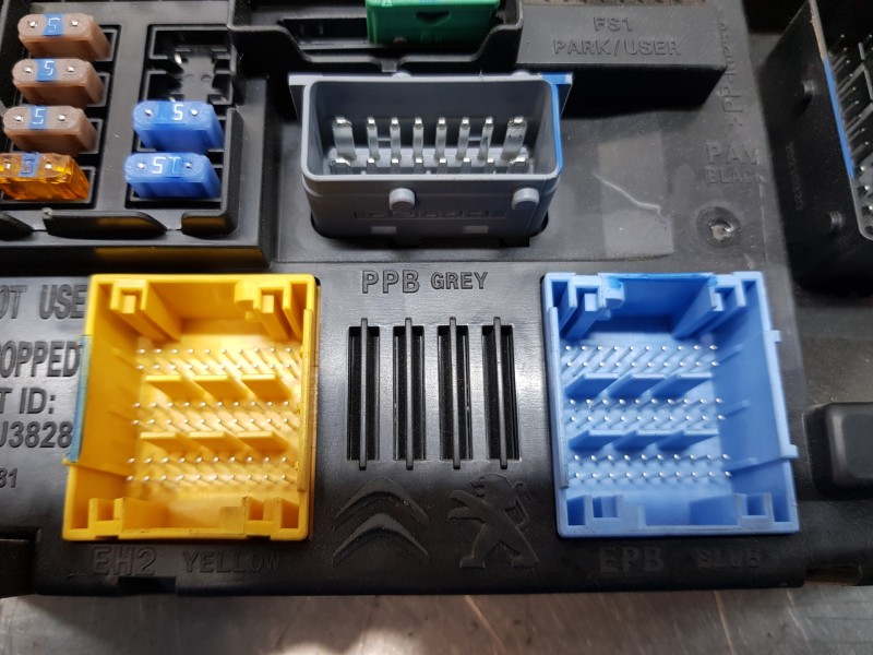 Recambio de caja reles / fusibles para citroen c4 grand picasso spacetourer referencia OEM IAM 9846483280 BSIEL4 28756112 Recambio de caja reles / fusibles para citroen c4 grand picasso spacetourer referencia OEM IAM 9846483280 BSIEL4 28756112