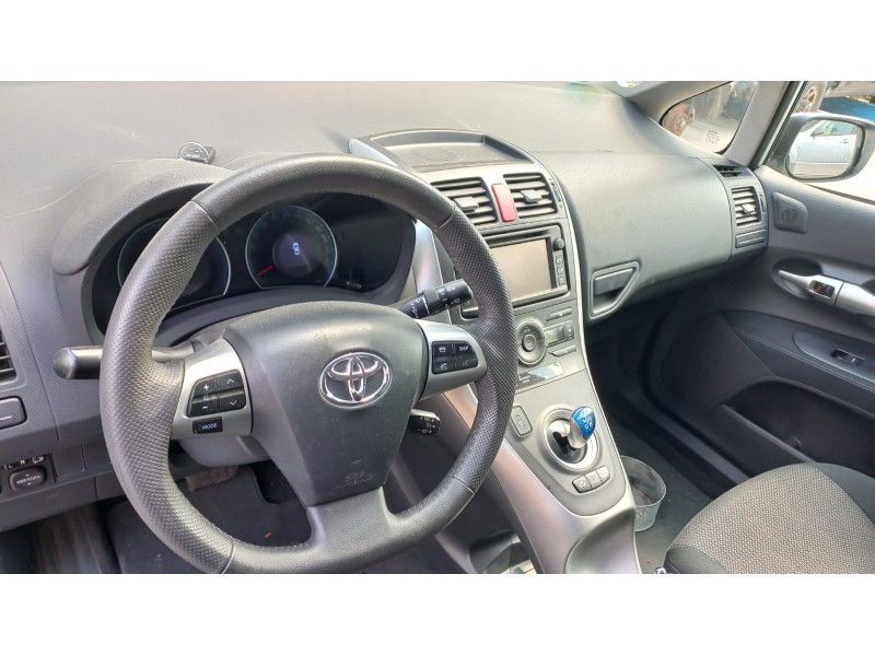 toyota auris del año 2013