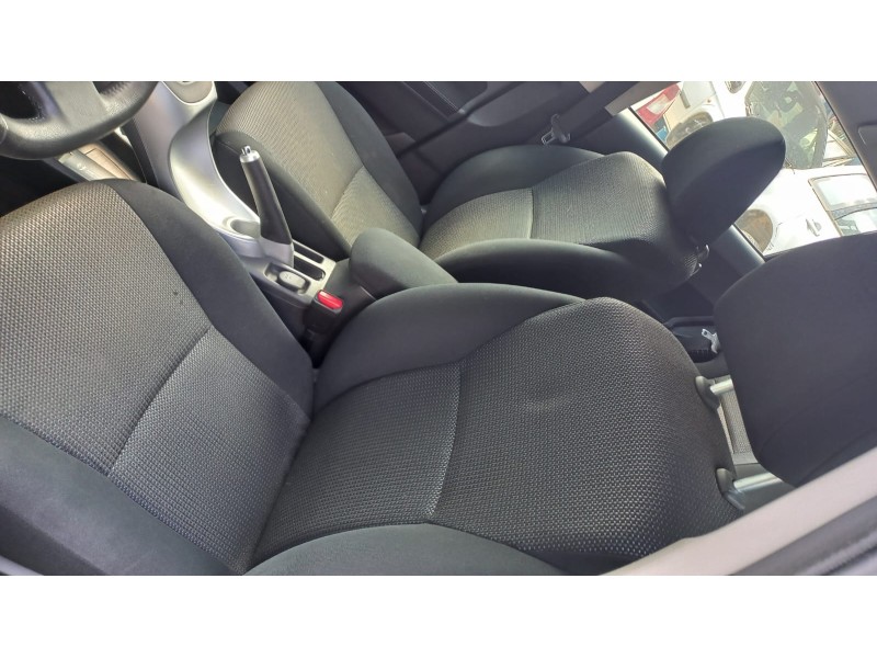 toyota auris del año 2013