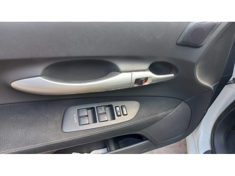 toyota auris del año 2013