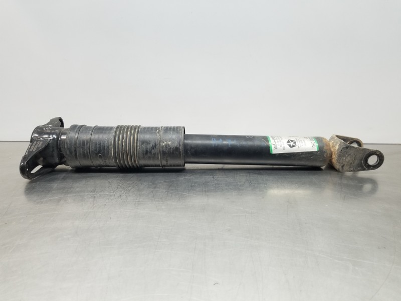 Recambio de amortiguador trasero derecho para jeep gr. cherokee iv 4x4 referencia OEM IAM 68380328AA 68367406AA 