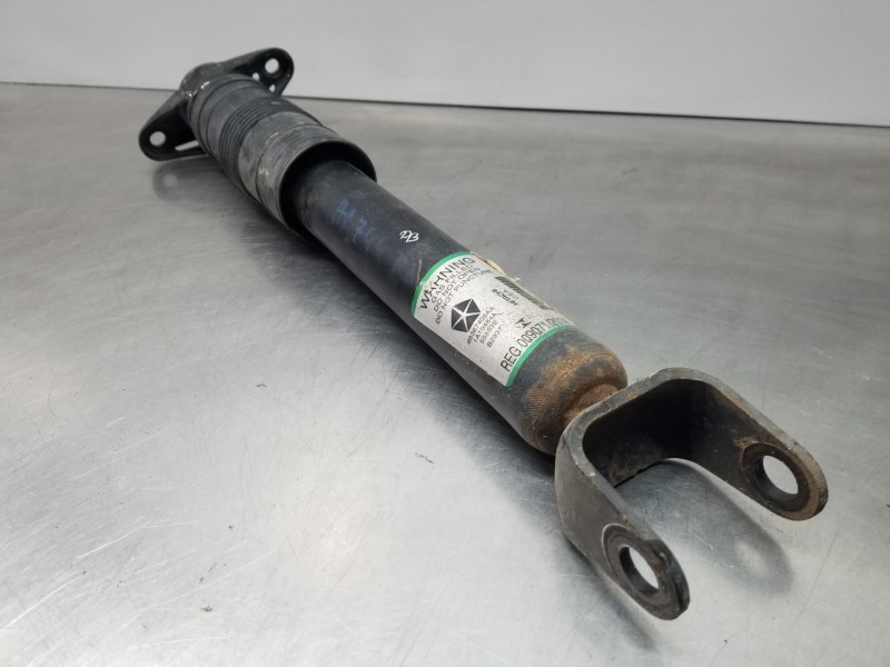 Recambio de amortiguador trasero derecho para jeep gr. cherokee iv 4x4 referencia OEM IAM 68380328AA 68367406AA 