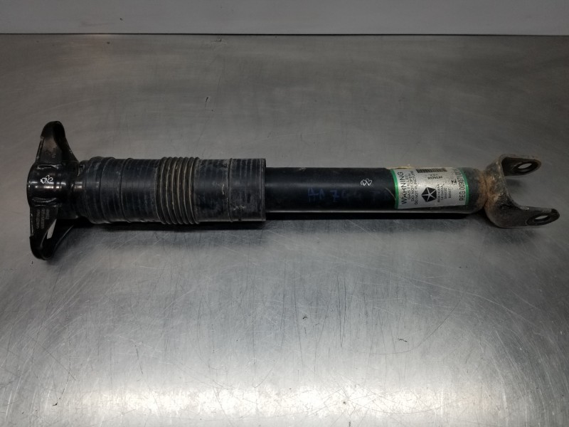 Recambio de amortiguador trasero derecho para jeep gr. cherokee iv 4x4 referencia OEM IAM 68380328AA 68367406AA 