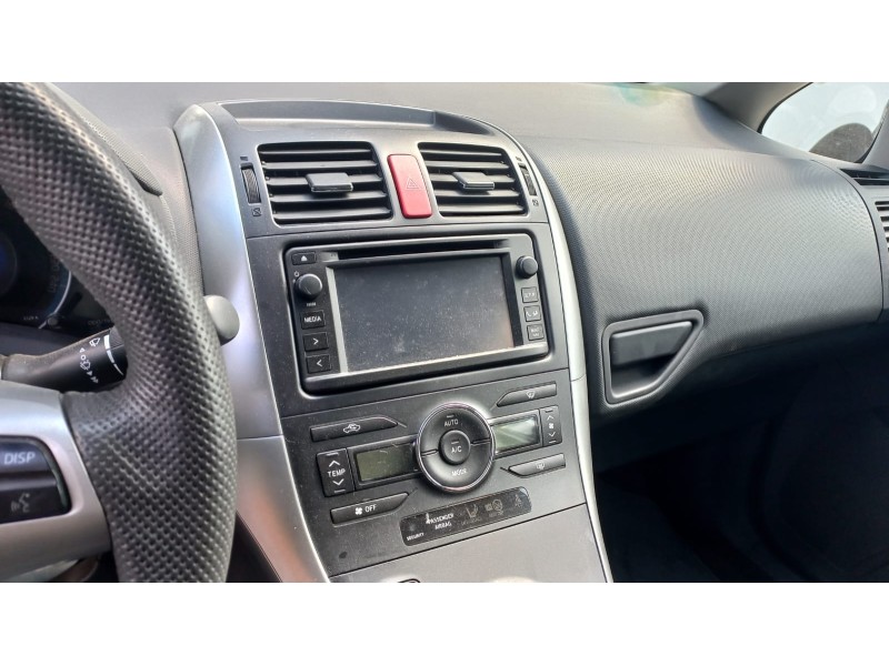 toyota auris del año 2013