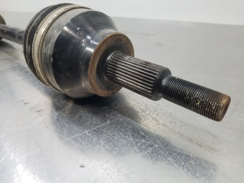 Recambio de transmision delantera derecha para jeep gr. cherokee iv 4x4 referencia OEM IAM 68193660AB P68193660AB 