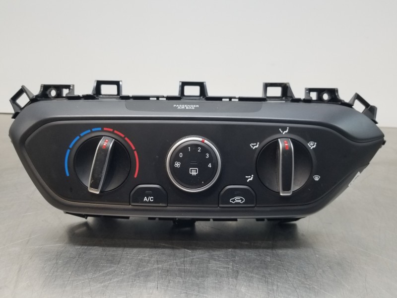Recambio de mando climatizador para hyundai i20 iii active referencia OEM IAM 97250Q0010  