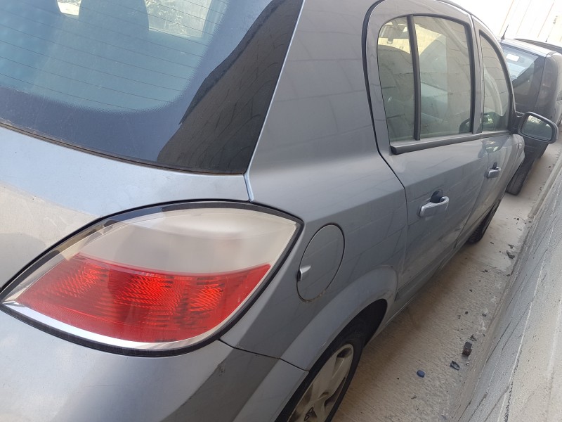 opel astra h berlina del año 2006
