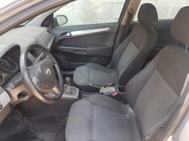opel astra h berlina del año 2006