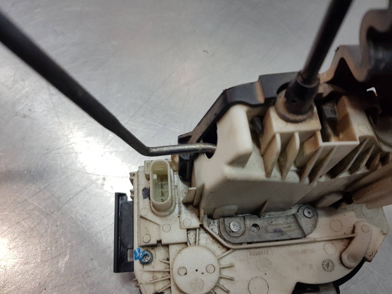 Recambio de cerradura puerta trasera derecha para jeep gr. cherokee iv 4x4 referencia OEM IAM 4589922AH P04589922AH 