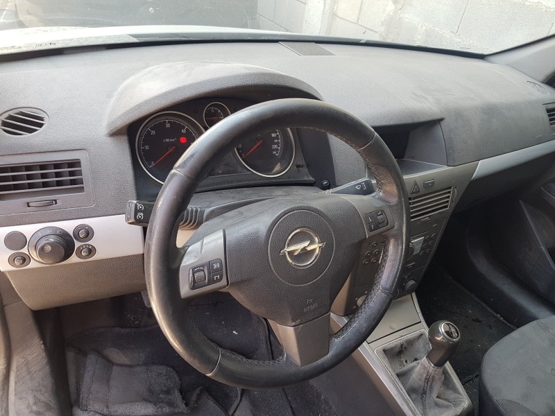 opel astra h berlina del año 2006