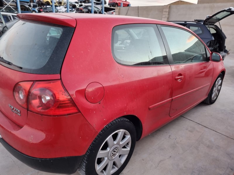 volkswagen golf v berlina (1k1) del año 2004
