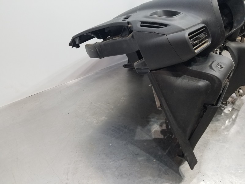 Recambio de salpicadero para citroen berlingo talla m referencia OEM IAM 16841899ZD  