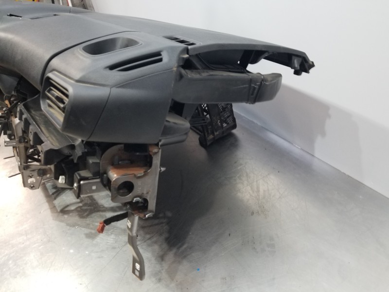 Recambio de salpicadero para citroen berlingo talla m referencia OEM IAM 16841899ZD  