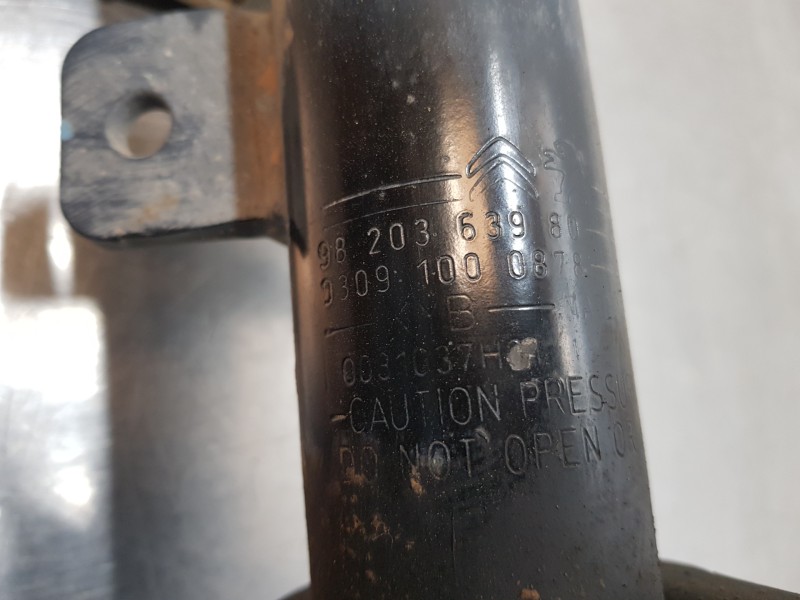 Recambio de amortiguador delantero derecho para citroen berlingo talla m referencia OEM IAM 9820363980  