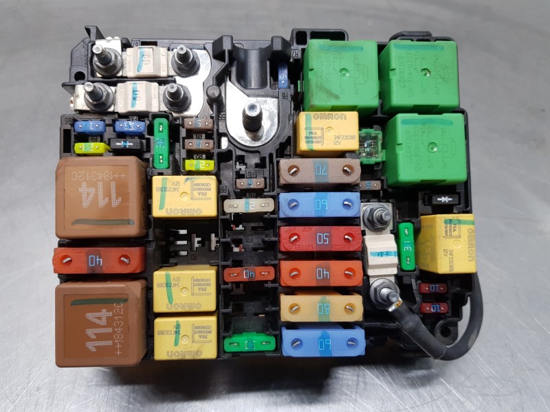 Recambio de caja reles / fusibles para citroen berlingo talla m referencia OEM IAM 9804848580  