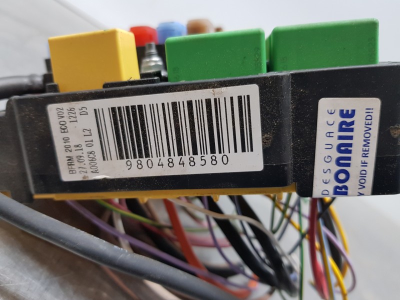 Recambio de caja reles / fusibles para citroen berlingo talla m referencia OEM IAM 9804848580  