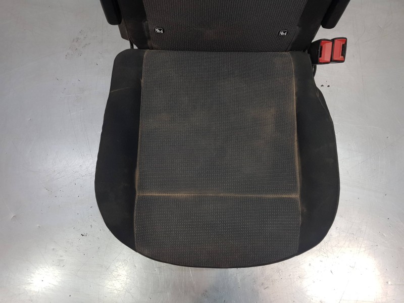 Recambio de asientos trasero derecho para citroen berlingo talla m referencia OEM IAM 9821885580  