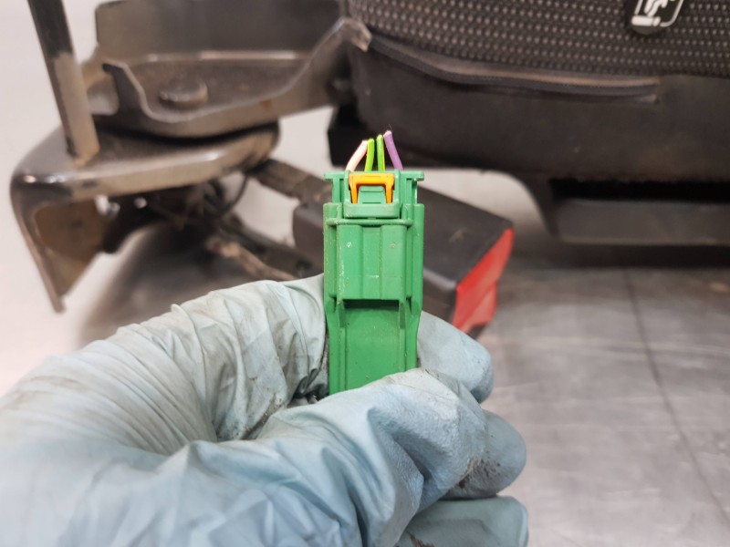 Recambio de asientos trasero derecho para citroen berlingo talla m referencia OEM IAM 9821885580  