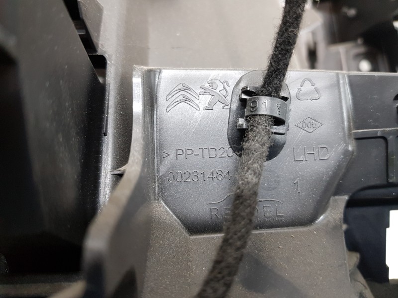 Recambio de guantera para citroen berlingo talla m referencia OEM IAM 16356872ZD  