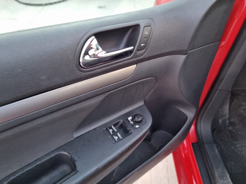 volkswagen golf v berlina (1k1) del año 2004