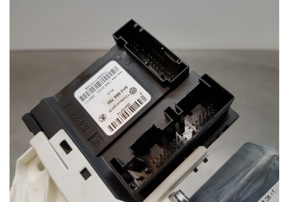 Recambio de motor elevalunas delantero izquierdo para volkswagen golf vi (5k1) advance referencia OEM IAM 5K0959701JZ03 5K095979 Recambio de motor elevalunas delantero izquierdo para volkswagen golf vi (5k1) advance referencia OEM IAM 5K0959701JZ03 5K095979