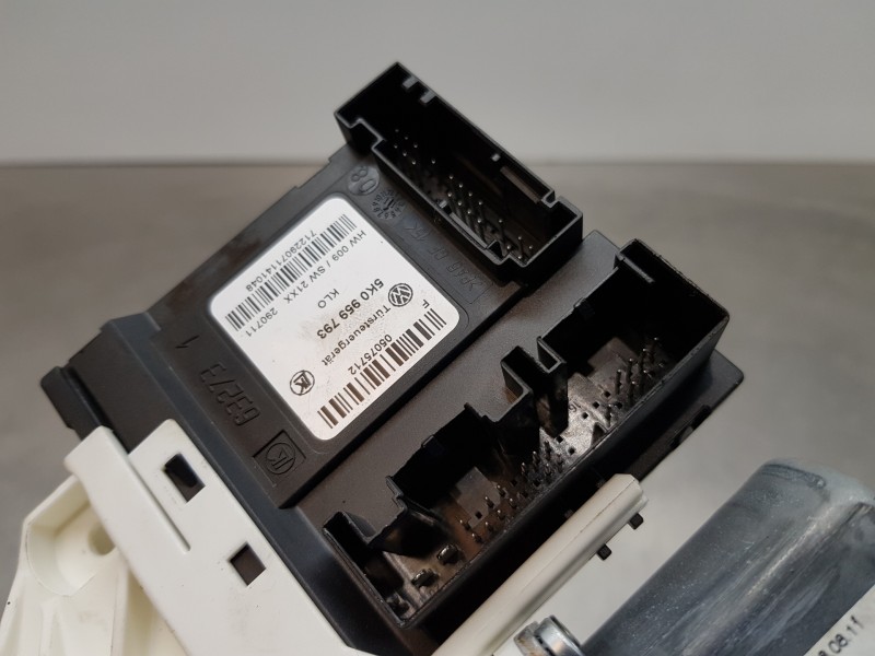 Recambio de motor elevalunas delantero izquierdo para volkswagen golf vi (5k1) advance referencia OEM IAM 5K0959701JZ03 5K095979 Recambio de motor elevalunas delantero izquierdo para volkswagen golf vi (5k1) advance referencia OEM IAM 5K0959701JZ03 5K095979