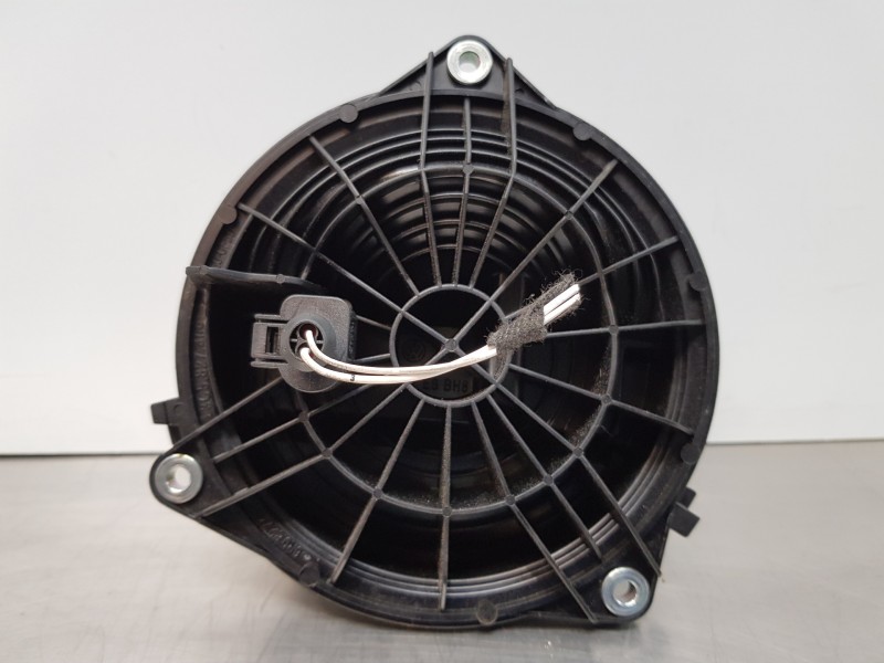 Recambio de maneta exterior porton para volkswagen golf vi (5k1) advance referencia OEM IAM 6R0827469DULM 6R0827469C 6R0827469D Recambio de maneta exterior porton para volkswagen golf vi (5k1) advance referencia OEM IAM 6R0827469DULM 6R0827469C 6R0827469D