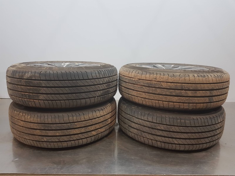 Recambio de juego llantas para hyundai tucson klass referencia OEM IAM 52910N7160  