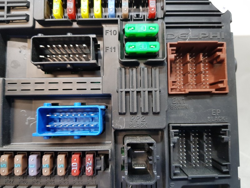 Recambio de caja reles / fusibles para citroen c4 grand picasso exclusive referencia OEM IAM 9819851480 BSIEL5 