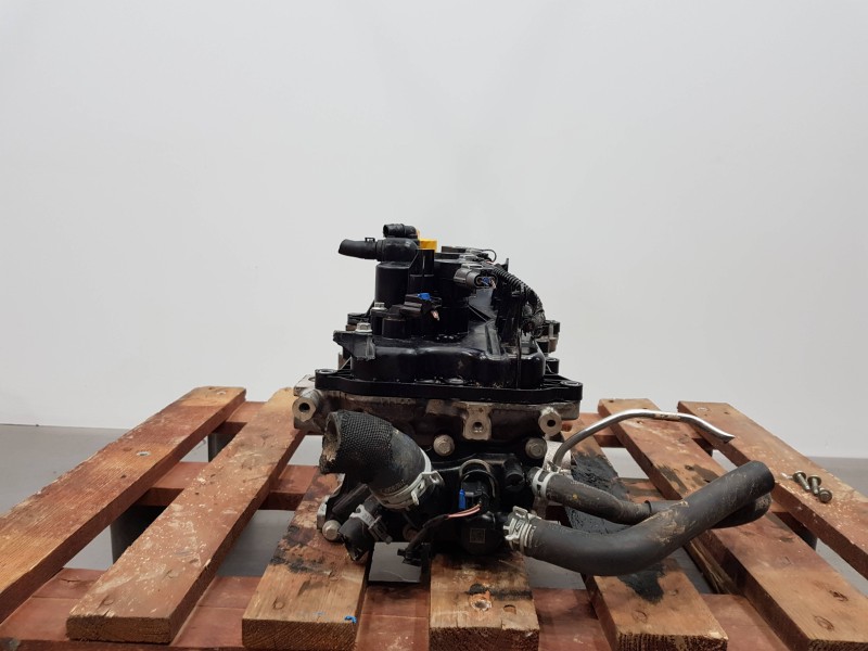 Recambio de culata para dacia sandero essential referencia OEM IAM 110414784R  