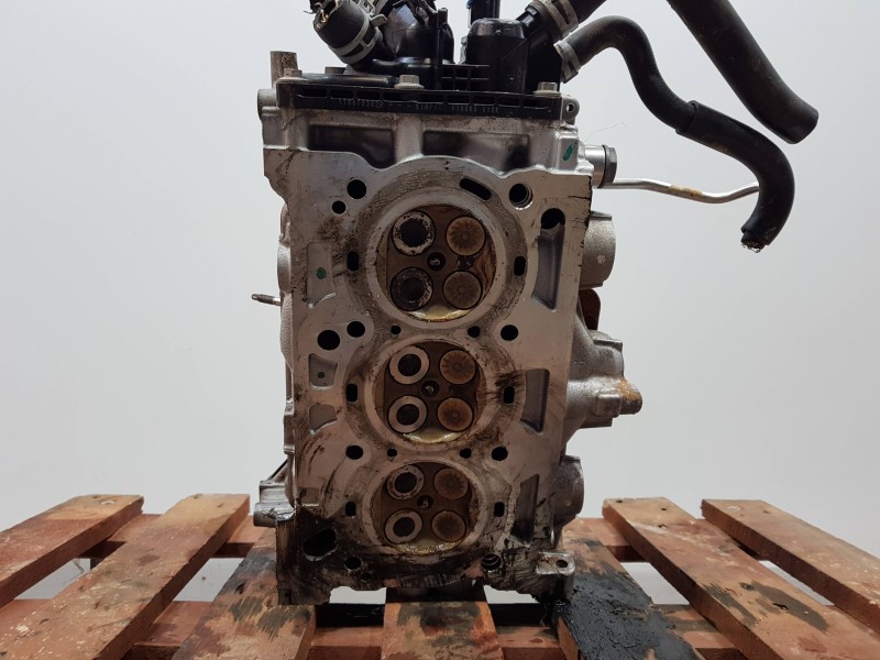 Recambio de culata para dacia sandero essential referencia OEM IAM 110414784R  