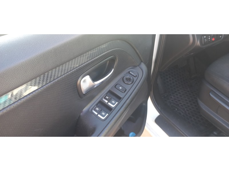 kia carens ( ) del año 2018