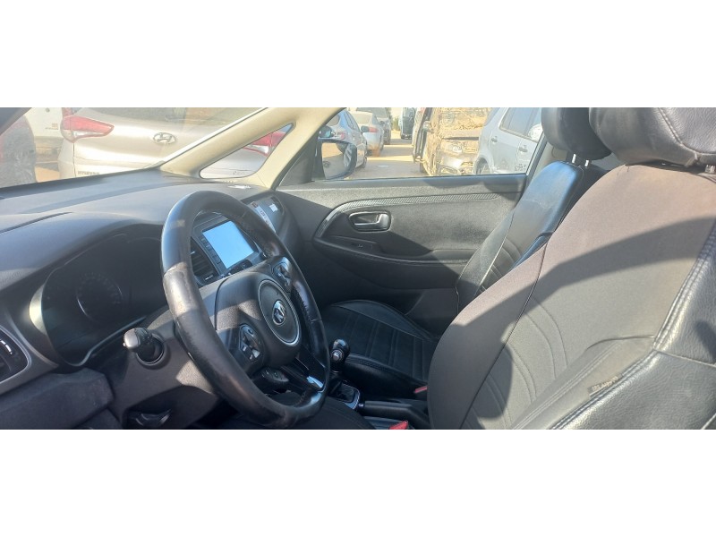 kia carens ( ) del año 2018