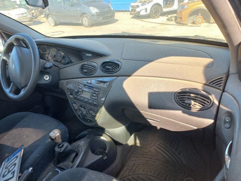 ford focus berlina (cak) del año 2001