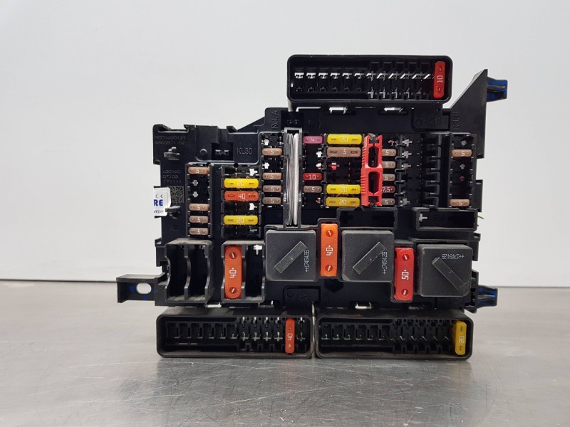 Recambio de caja reles / fusibles para bmw x1 (f48) sdrive referencia OEM IAM 9270356  