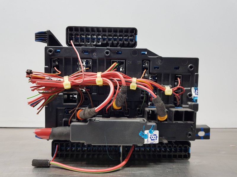 Recambio de caja reles / fusibles para bmw x1 (f48) sdrive referencia OEM IAM 9270356  