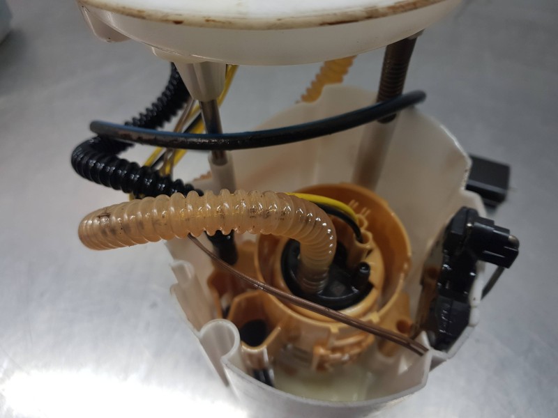 Recambio de aforador para bmw x1 (f48) sdrive referencia OEM IAM 16117300483 7300483 0580203305