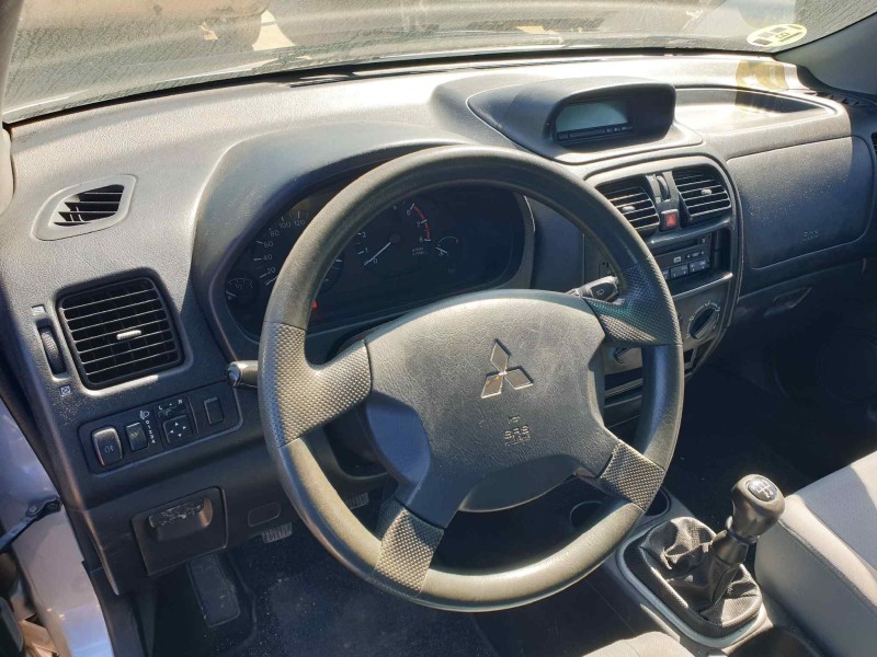 mitsubishi space star (dg0) del año 2003