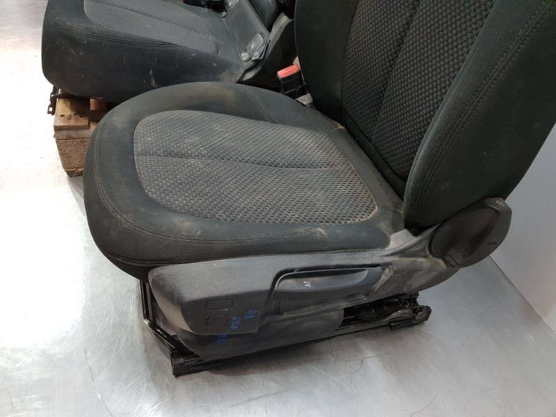 Recambio de juego asientos completo para bmw x1 (f48) sdrive referencia OEM IAM 52107397443 52107310843 52107397444