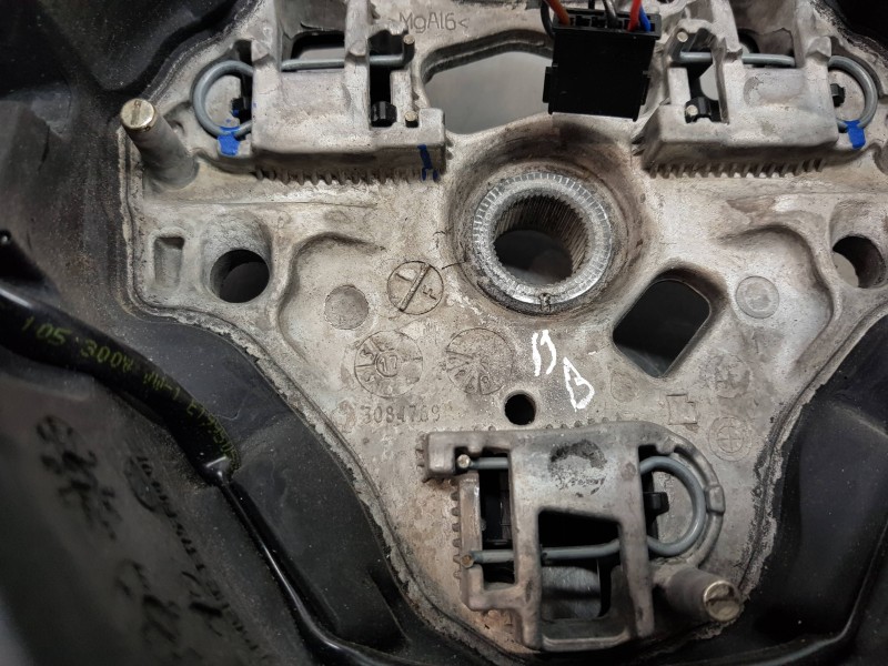 Recambio de volante para bmw x1 (f48) sdrive referencia OEM IAM 32306860356  