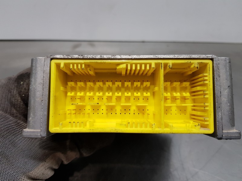Recambio de centralita airbag para mercedes vito caja cerrada 6.03  furgon referencia OEM IAM A9064460542 0285010054 