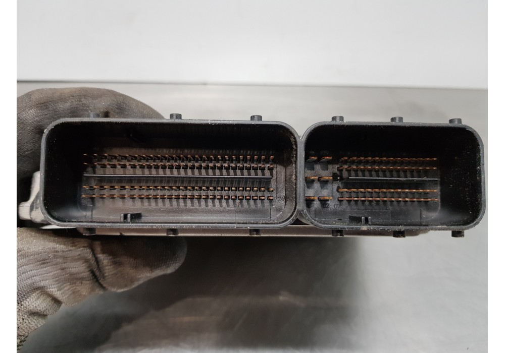 Recambio de centralita motor uce para mercedes vito caja cerrada 6.03  furgon referencia OEM IAM A6461503178 0281013457 