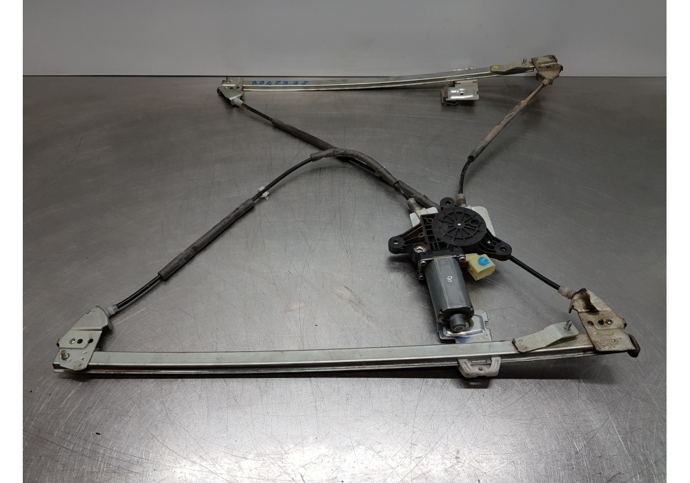 Recambio de elevalunas delantero izquierdo para mercedes vito caja cerrada 6.03  furgon referencia OEM IAM A6397200446 013082194
