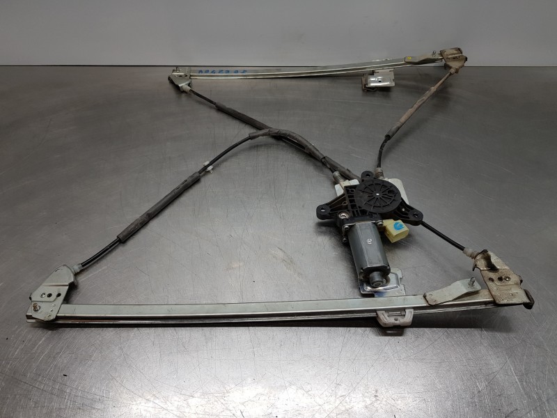 Recambio de elevalunas delantero izquierdo para mercedes vito caja cerrada 6.03  furgon referencia OEM IAM A6397200446 013082194