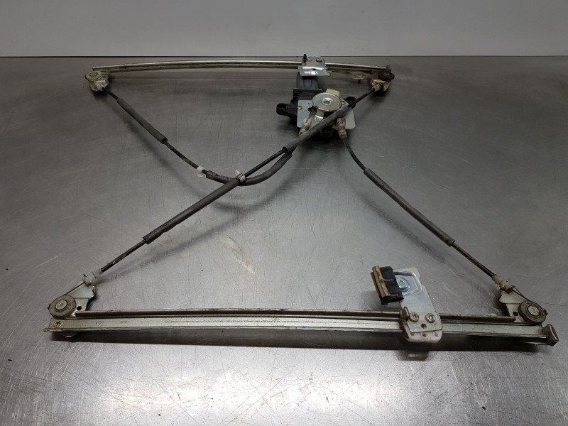 Recambio de elevalunas delantero izquierdo para mercedes vito caja cerrada 6.03  furgon referencia OEM IAM A6397200446 013082194