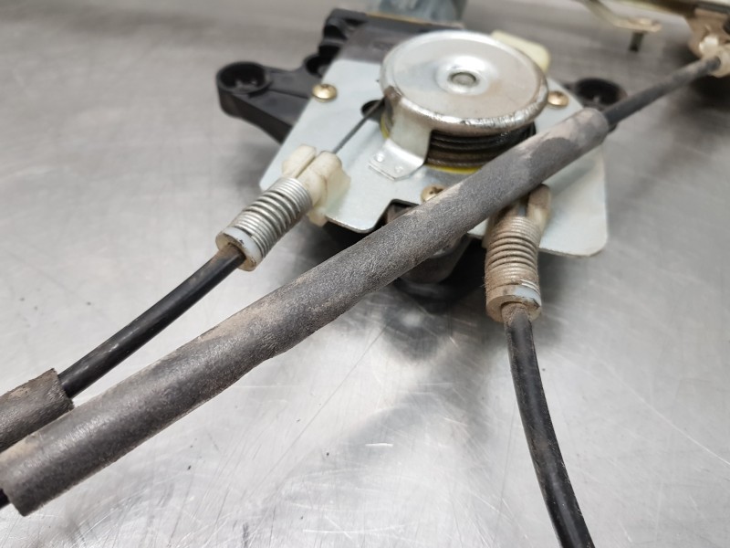 Recambio de elevalunas delantero izquierdo para mercedes vito caja cerrada 6.03  furgon referencia OEM IAM A6397200446 013082194