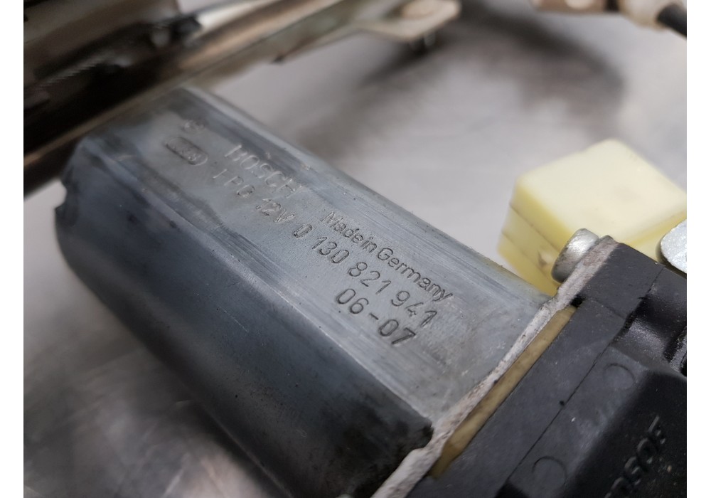 Recambio de elevalunas delantero izquierdo para mercedes vito caja cerrada 6.03  furgon referencia OEM IAM A6397200446 013082194