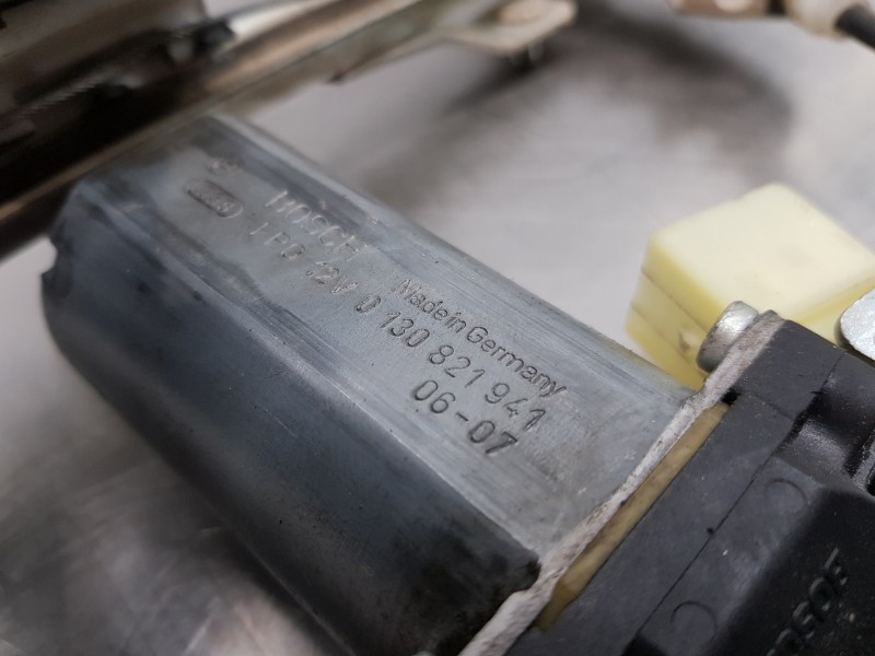 Recambio de elevalunas delantero izquierdo para mercedes vito caja cerrada 6.03  furgon referencia OEM IAM A6397200446 013082194