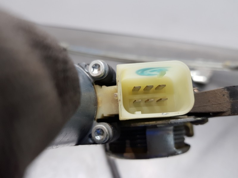 Recambio de elevalunas delantero izquierdo para mercedes vito caja cerrada 6.03  furgon referencia OEM IAM A6397200446 013082194